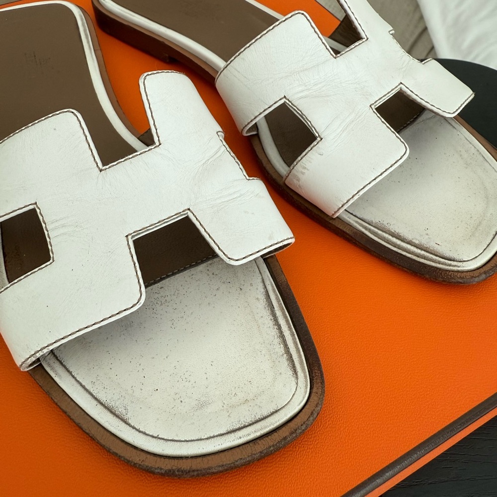 Hermes Oran White Slide Sandals 100% Authentic Pre-owned in Fair condition - Picture 3 of 13